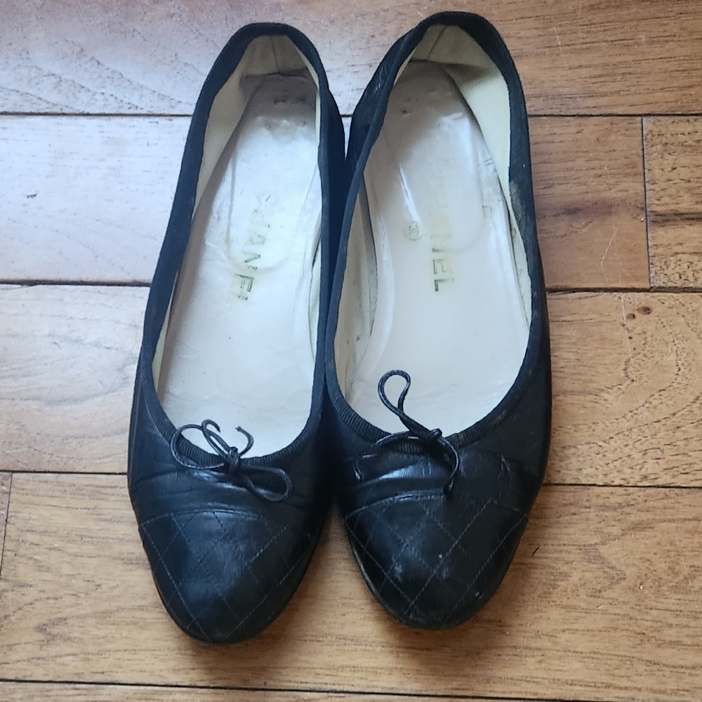 CHANEL Black Quilted Ballet Flats